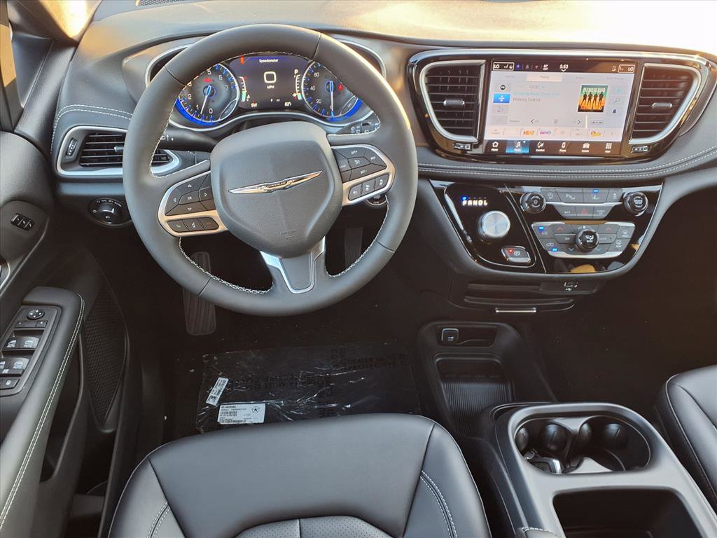 2026 Chrysler Pacifica photo 3