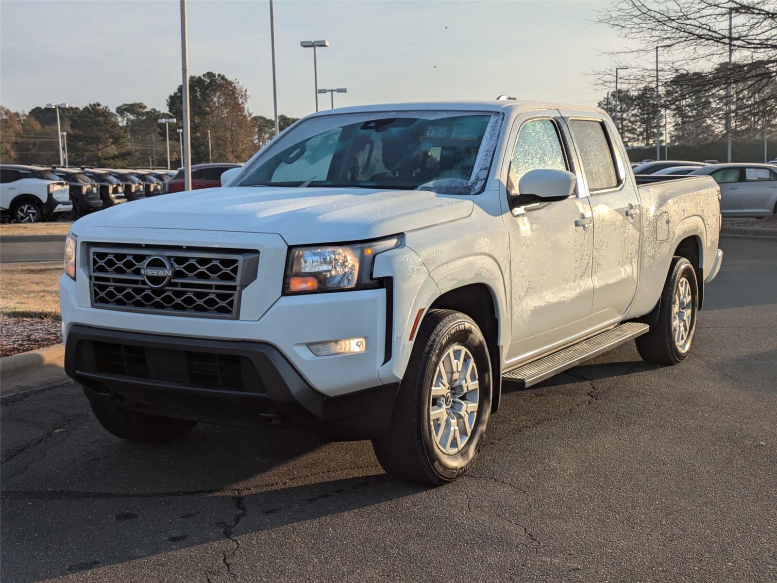 2023 Nissan Frontier SV's photo