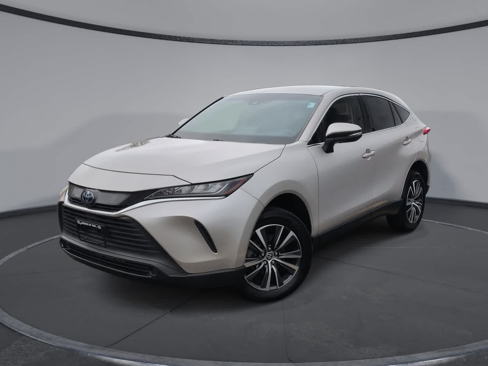 2022 Toyota Venza LE's photo