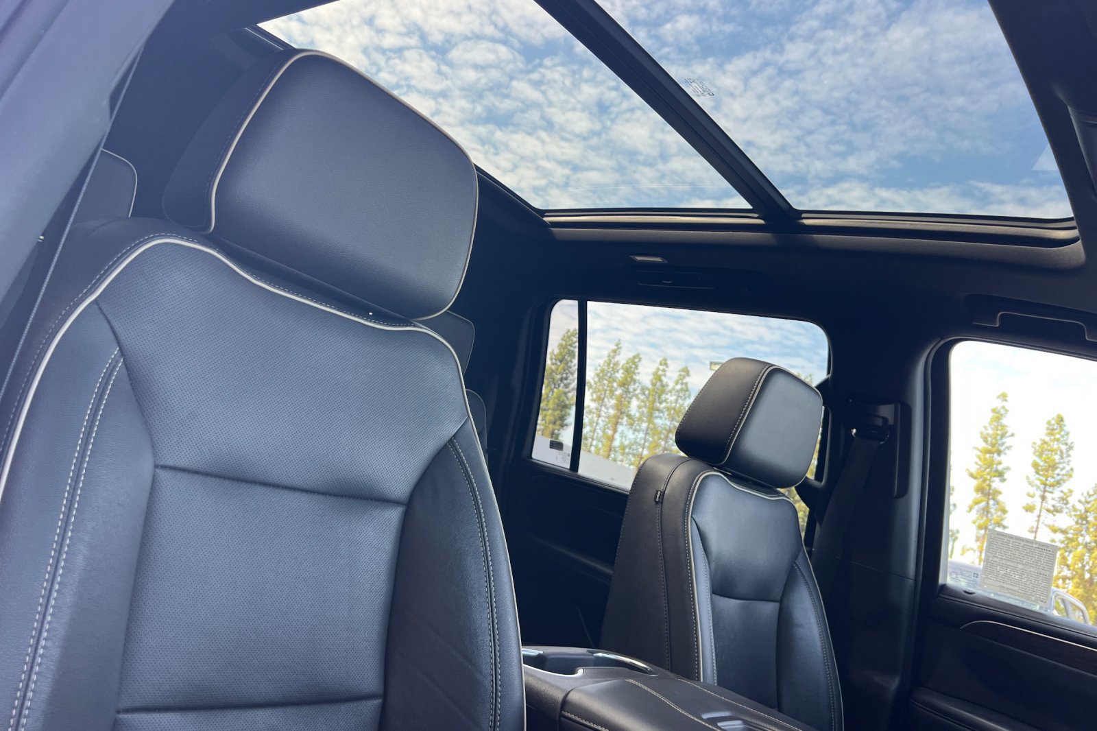 2021 Chevrolet Suburban Premier photo 16
