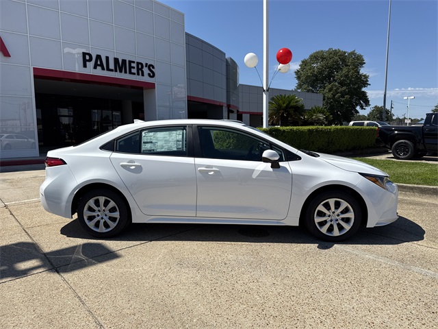 2025 Toyota Corolla LE photo 2
