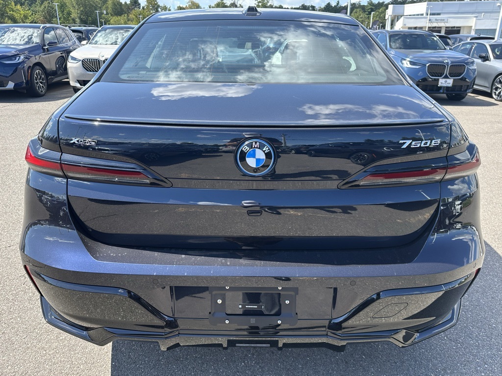 2026 Bmw 750e photo 4