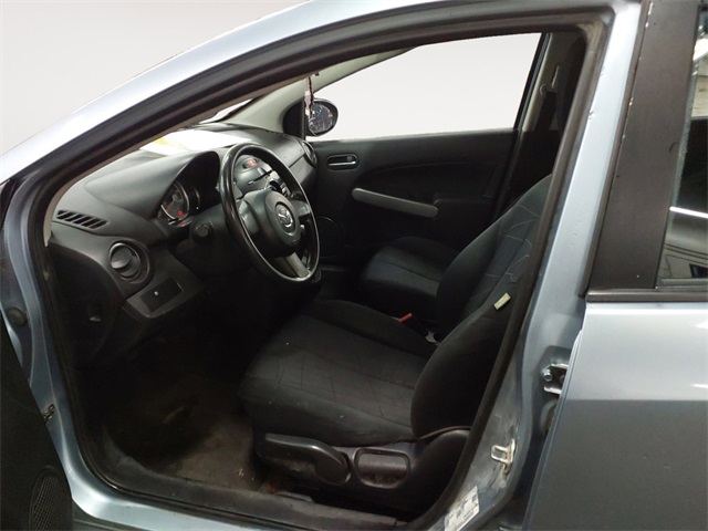2013 Mazda Mazda2 Sport photo 9