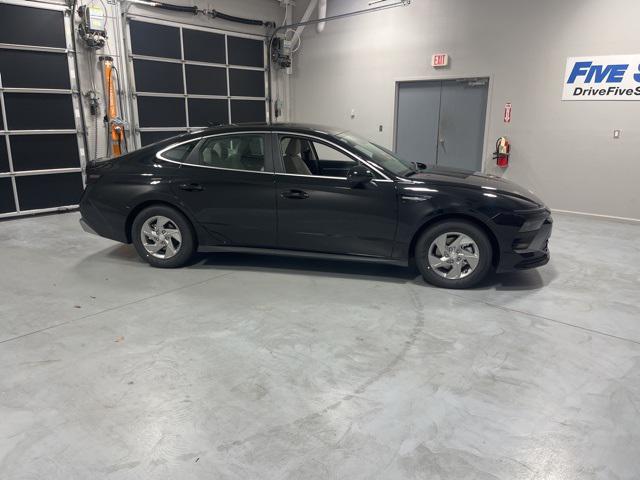 2026 Hyundai Sonata SE's photo