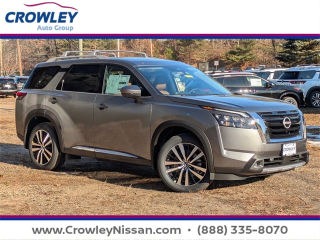 2025 Nissan Pathfinder Platinum's photo