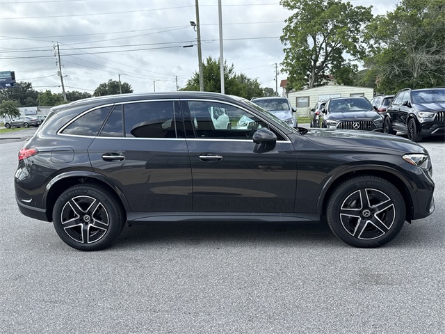 2025 Mercedes Benz GLC 300 4MATIC photo 3