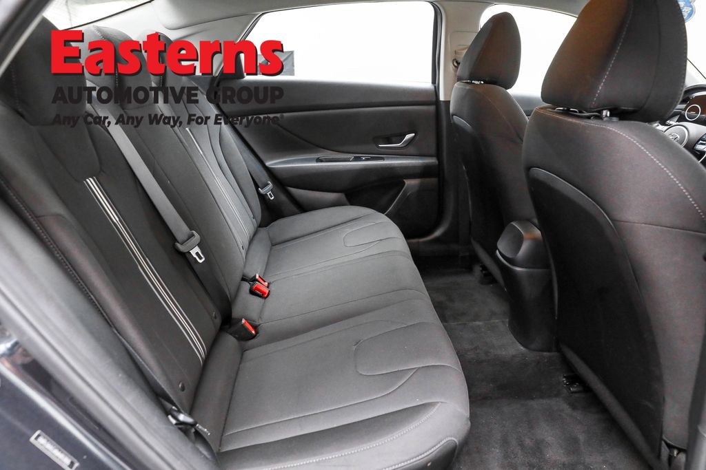 2021 Hyundai Elantra SEL Convenience photo 17