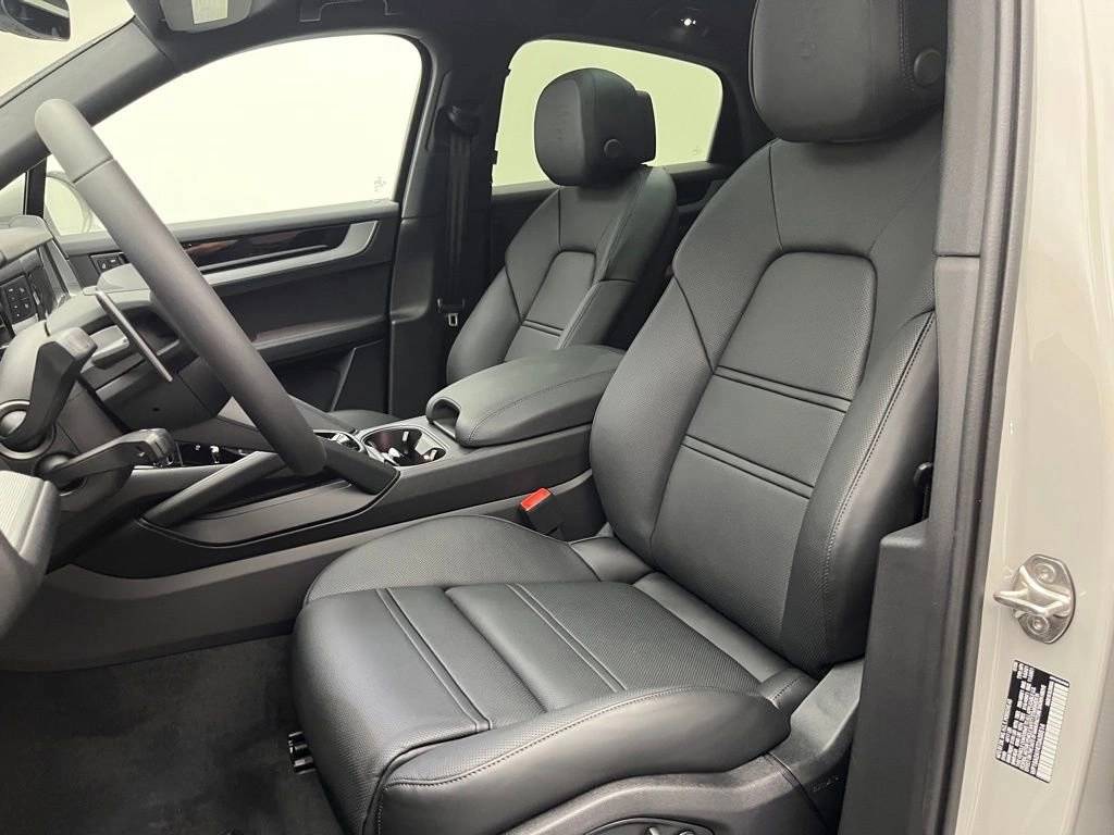 2026 Porsche Cayenne Coupe photo 5
