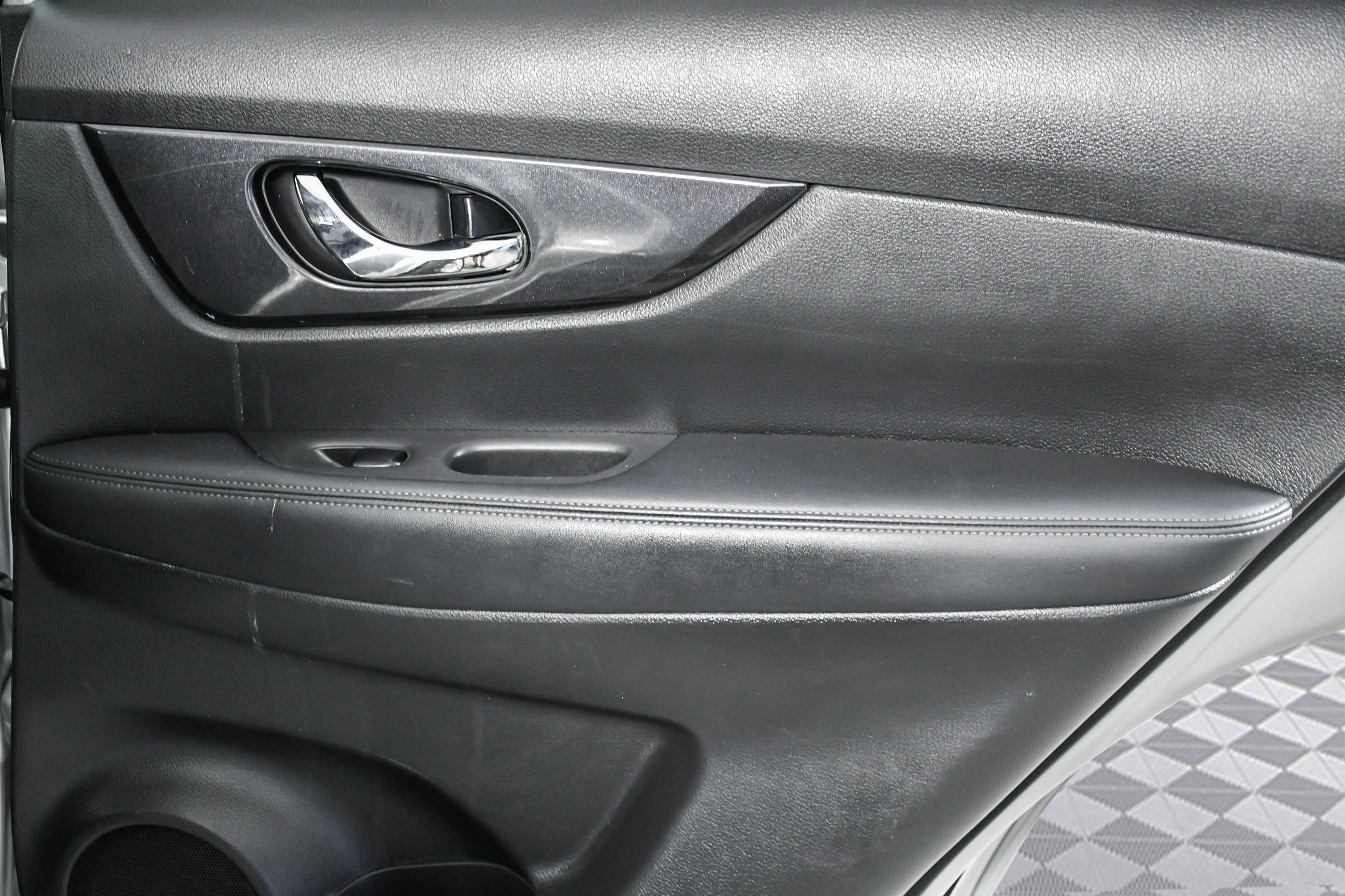 2020 Nissan Rogue SV photo 22