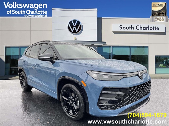 2026 Volkswagen Tiguan SE R-LINE BLACK's photo