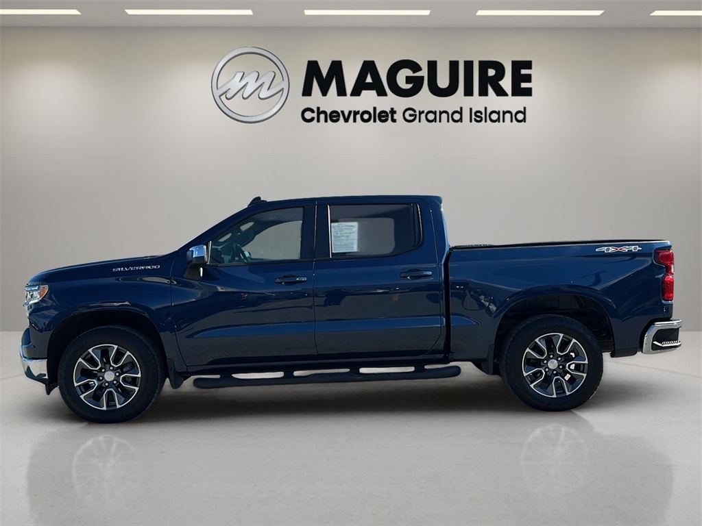 2022 Chevrolet Silverado 1500 LT photo 3