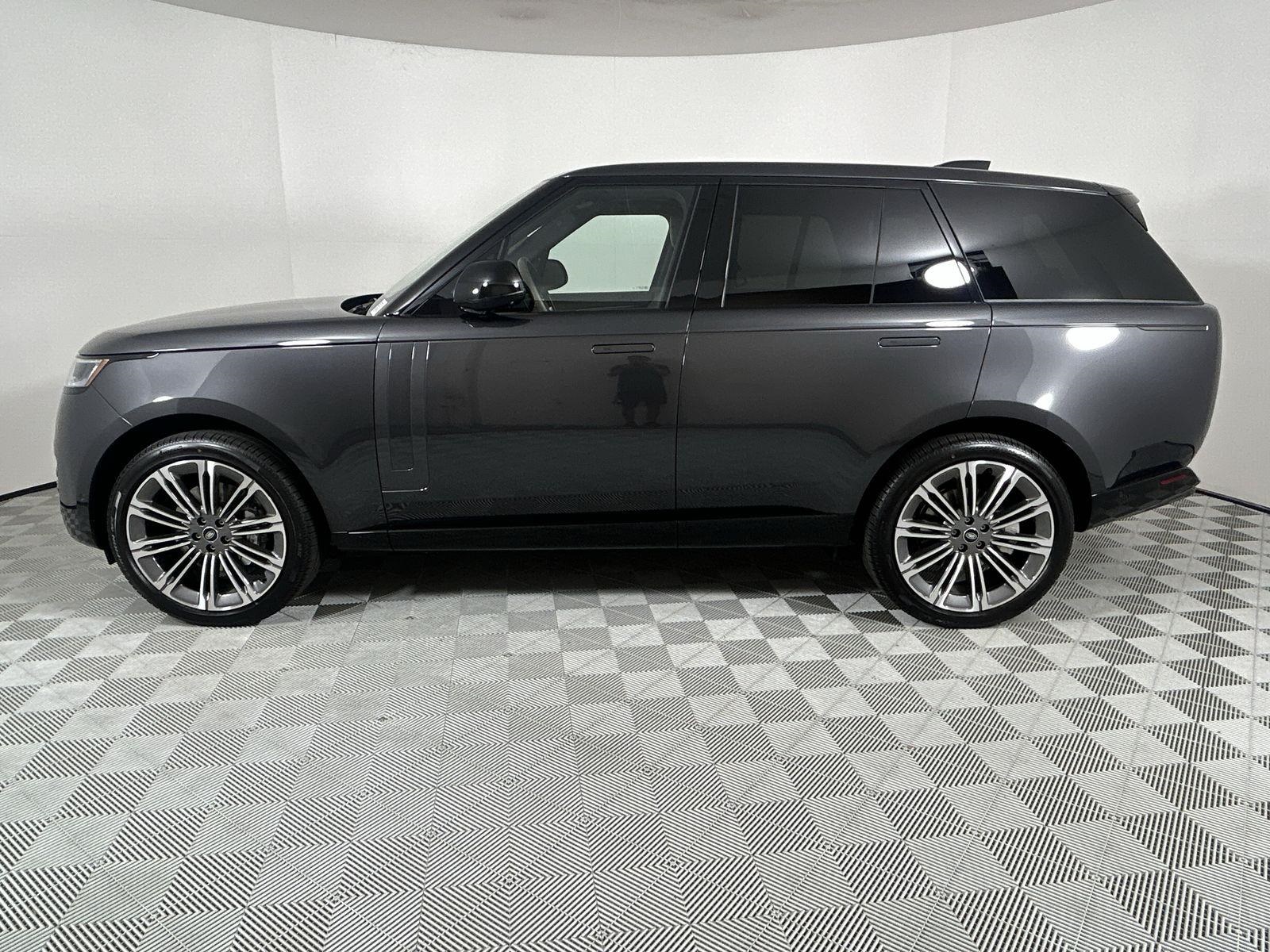 2025 Land Rover Range Rover SE photo 2