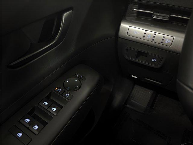2025 Hyundai Kona SEL photo 14