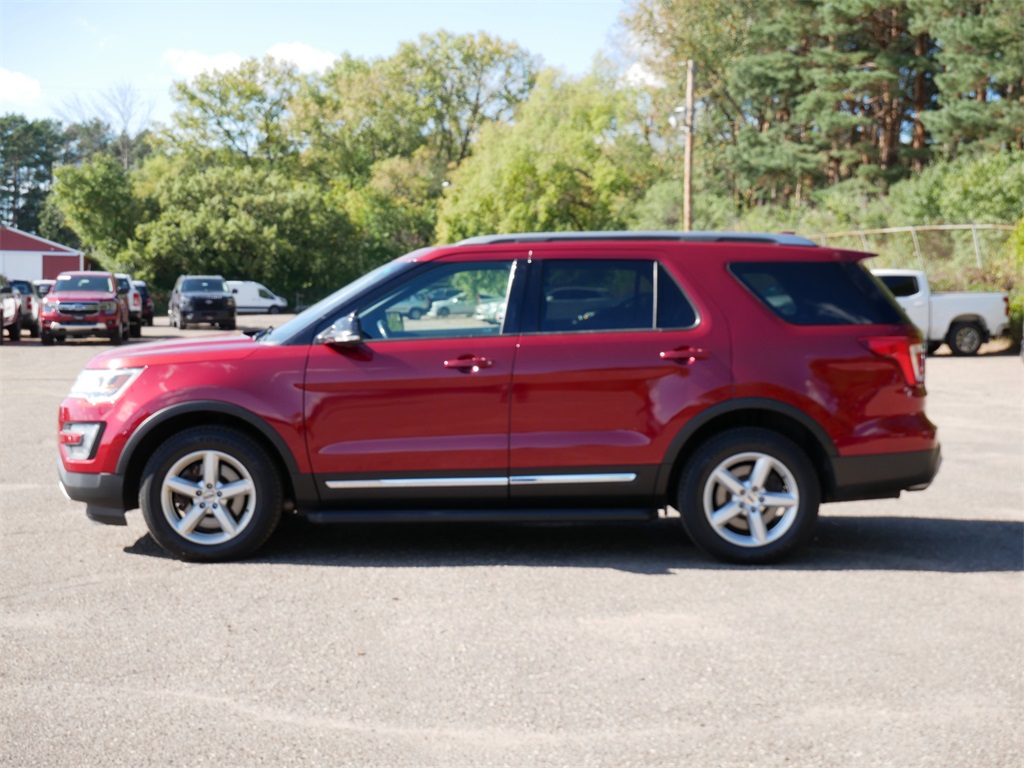 2016 Ford Explorer XLT photo 3