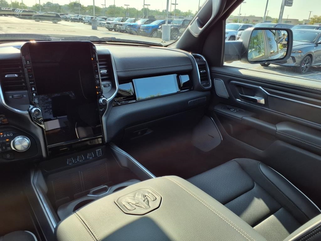 2026 Ram 1500 Laramie photo 17