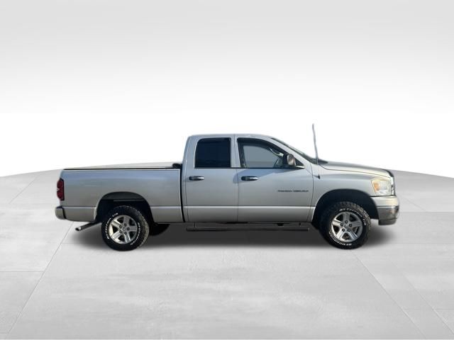 2007 Dodge Ram SLT photo 2