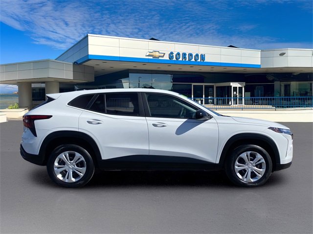 2024 Chevrolet Trax LS photo 4