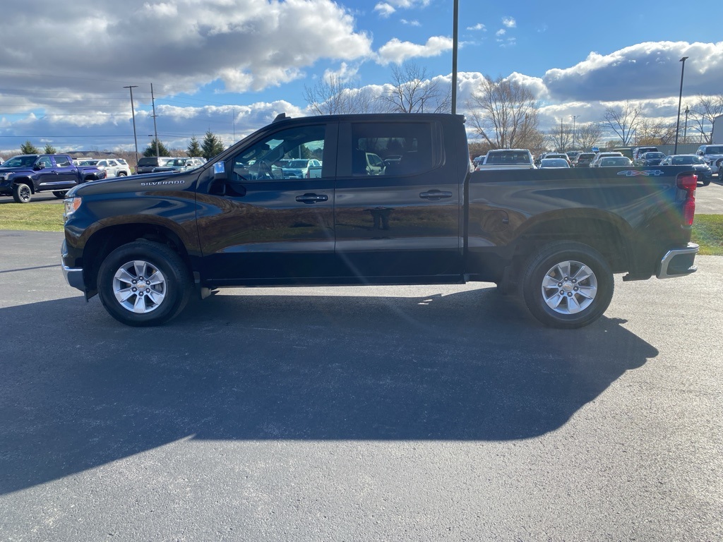 2025 Chevrolet Silverado 1500 LT photo 4