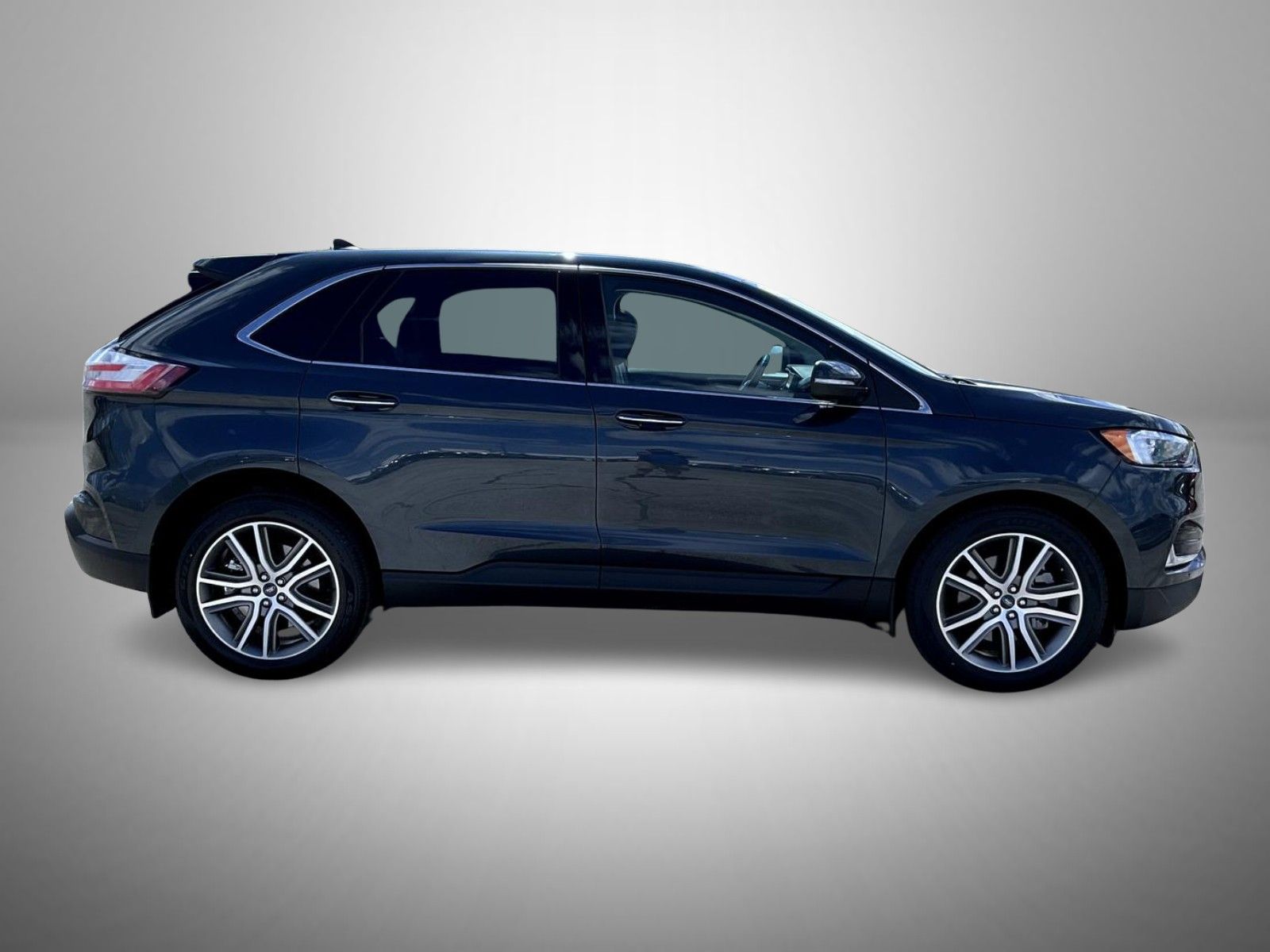 2022 Ford Edge Titanium photo 4