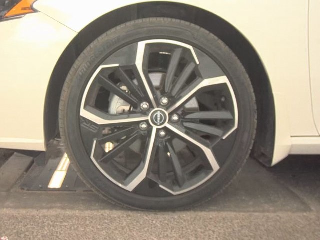 2024 Nissan Altima 2.5 SR photo 7