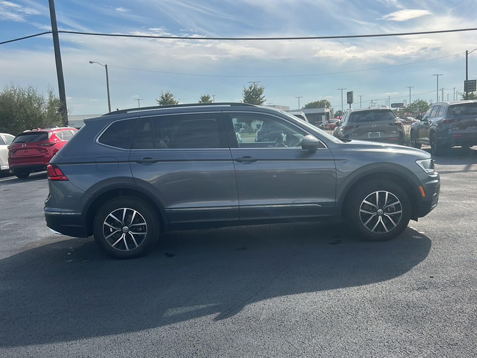2021 Volkswagen Tiguan R-Line Black SEL photo 3
