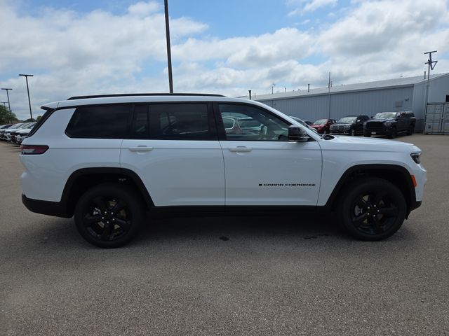 2025 Jeep Grand Cherokee Limited photo 2