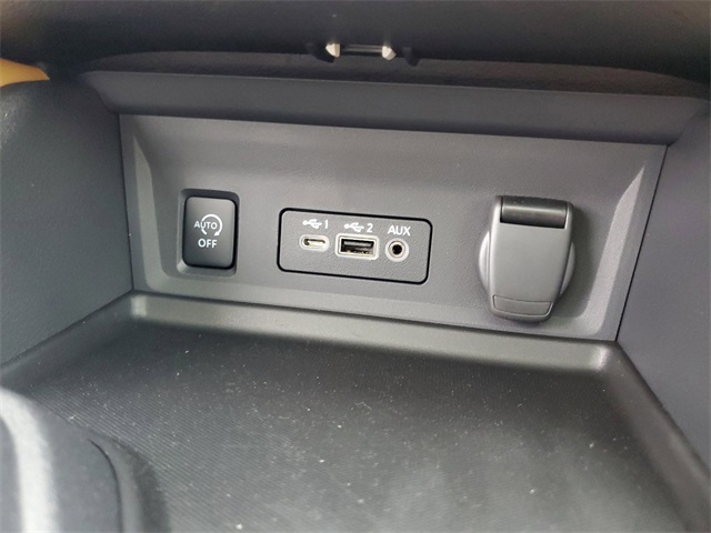 2025 Nissan Sentra SV photo 17