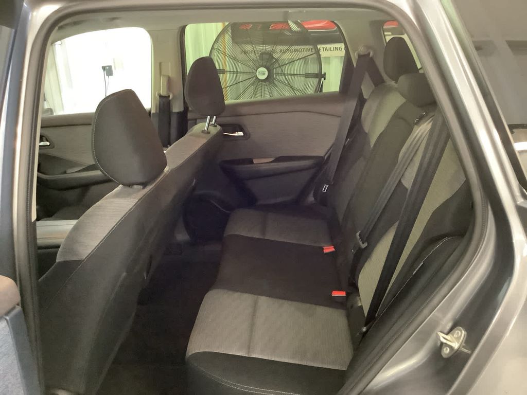 2023 Nissan Rogue SV photo 28