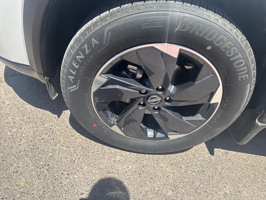2024 Nissan Rogue SV photo 24