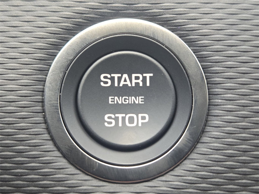 2025 Land Rover Discovery Sport SE photo 18