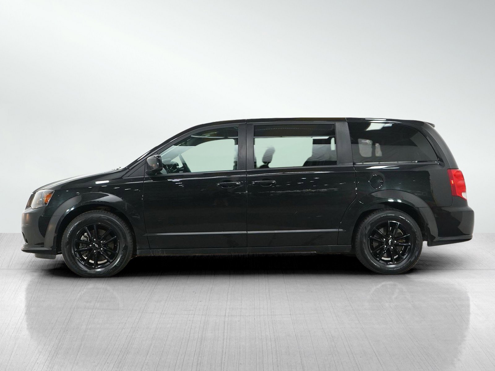 Used 2020 Dodge Grand Caravan SXT with VIN 2C4RDGCG1LR236602 for sale in Bloomington, Minnesota