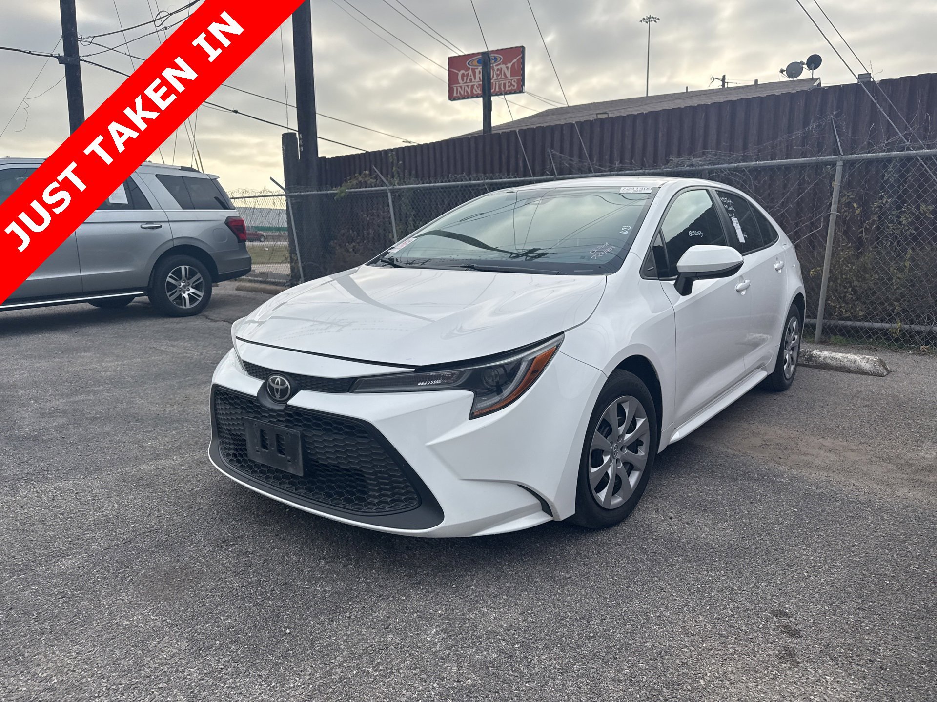 2022 Toyota Corolla LE's photo