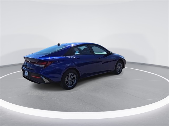 2024 Hyundai Elantra SEL photo 8