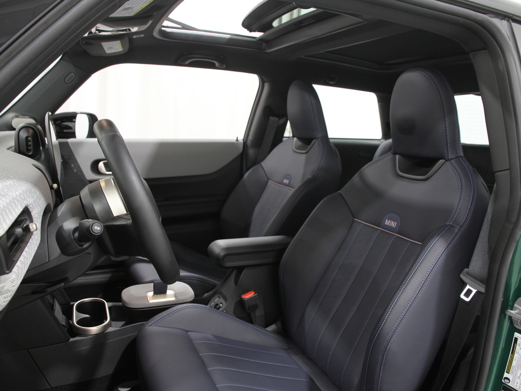 2025 Mini Cooper 2 Door Hardtop Signature photo 5