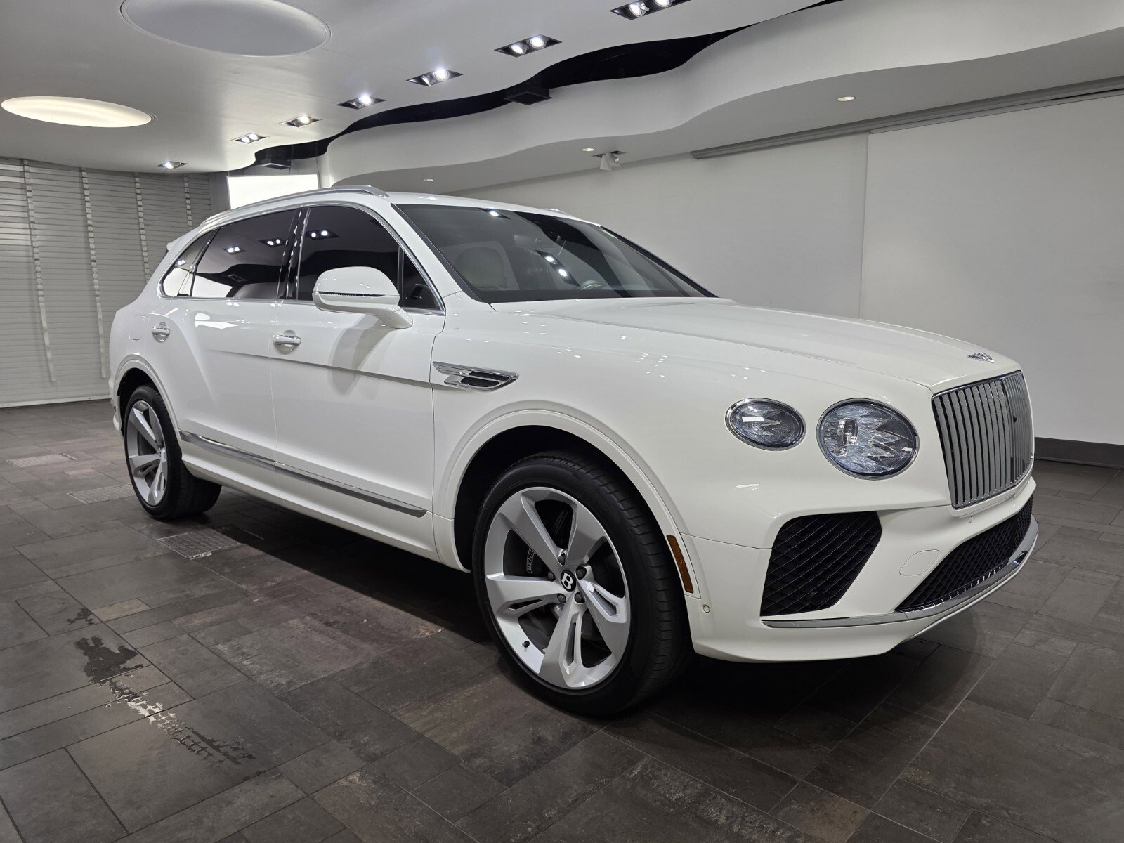 2023 Bentley Bentayga EWB Azure Mulliner photo 25