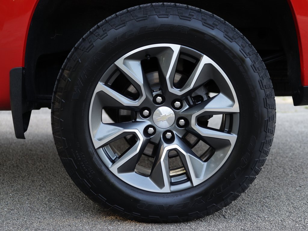 2022 Chevrolet Silverado LT photo 34