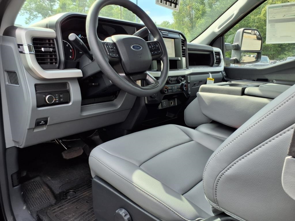 2025 Ford F-350 photo 12