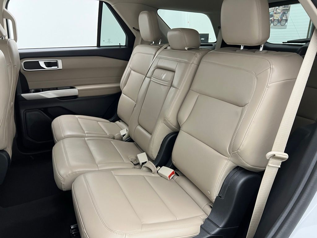 2023 Ford Explorer XLT photo 21