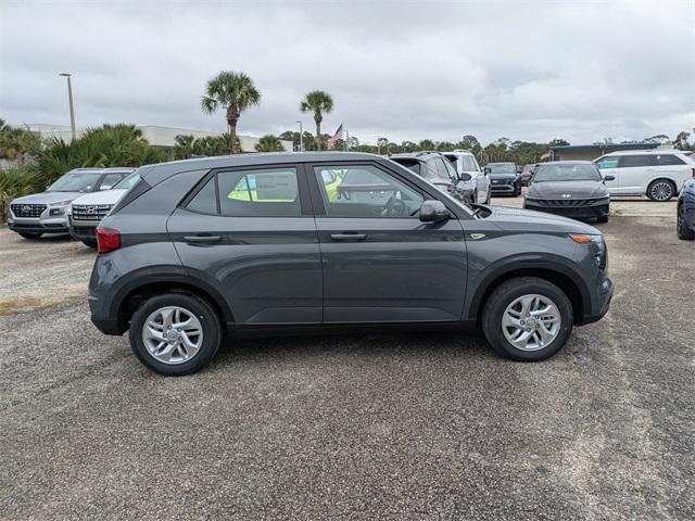 2026 Hyundai Venue SE photo 2