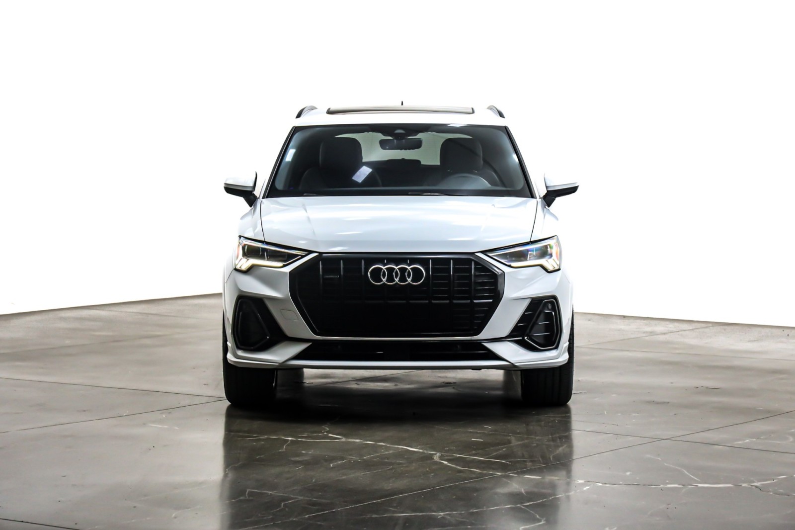2024 Audi Q3 S line Premium Plus 45 TFSI photo 2