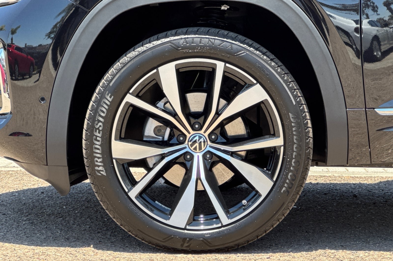 2025 Volkswagen Atlas Cross Sport SEL Premium R-Line photo 22