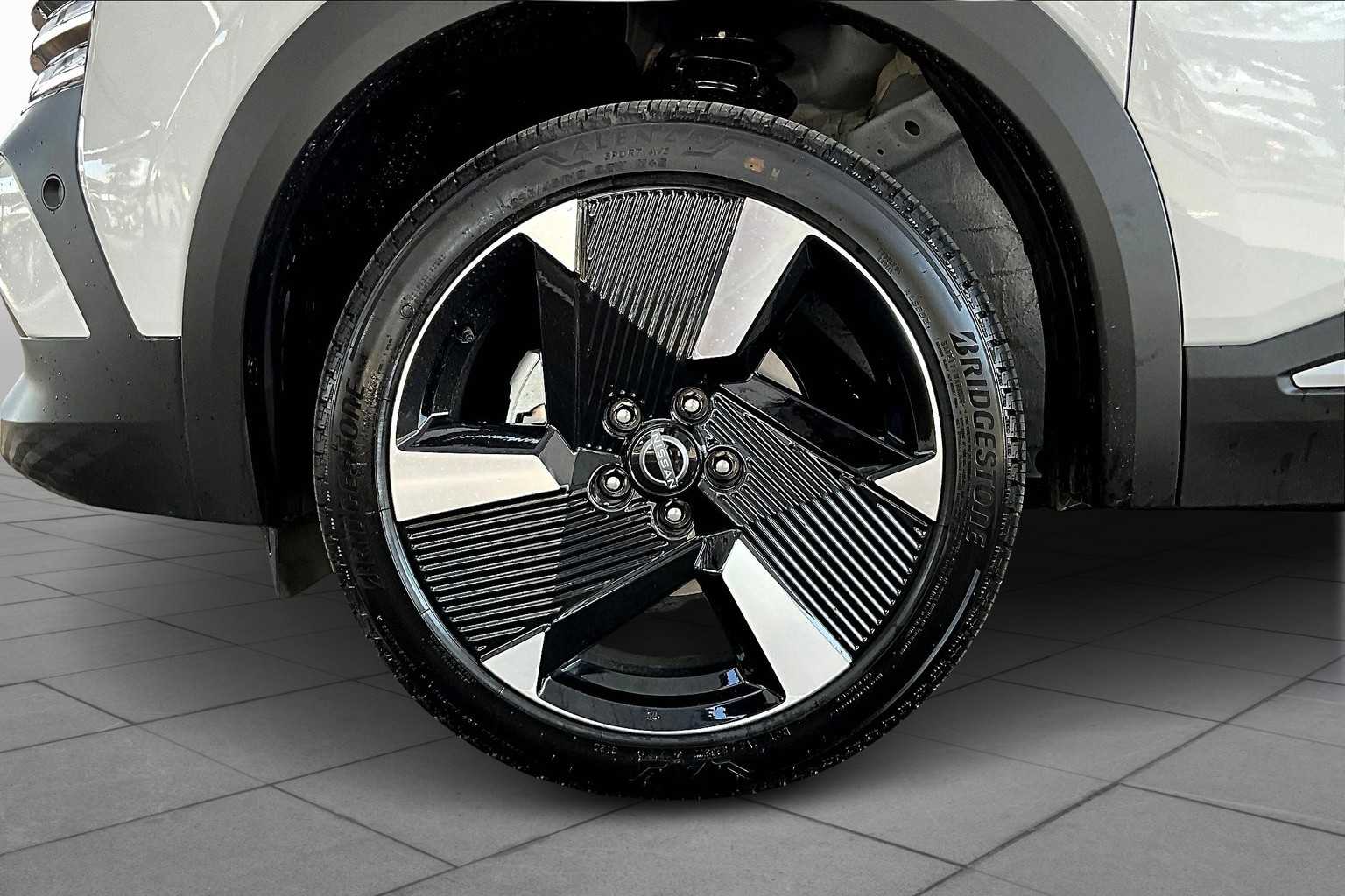 2025 Nissan Kicks SR photo 11