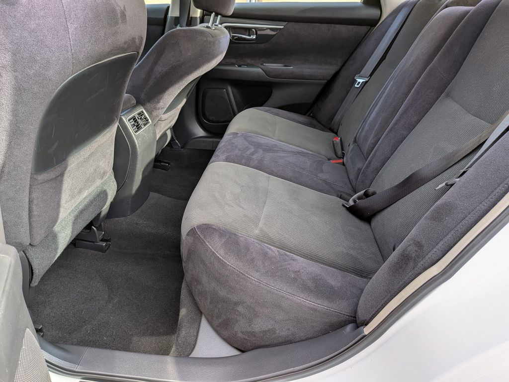 2013 Nissan Altima 2.5 SV photo 23
