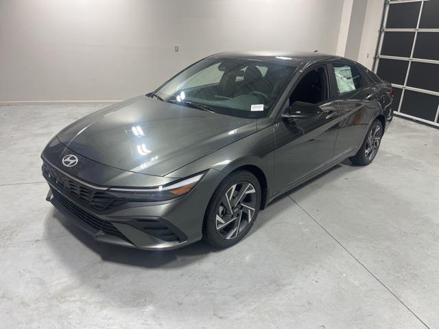 2025 Hyundai Elantra SEL Sport photo 2