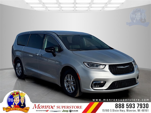 2024 Chrysler Pacifica Touring L's photo