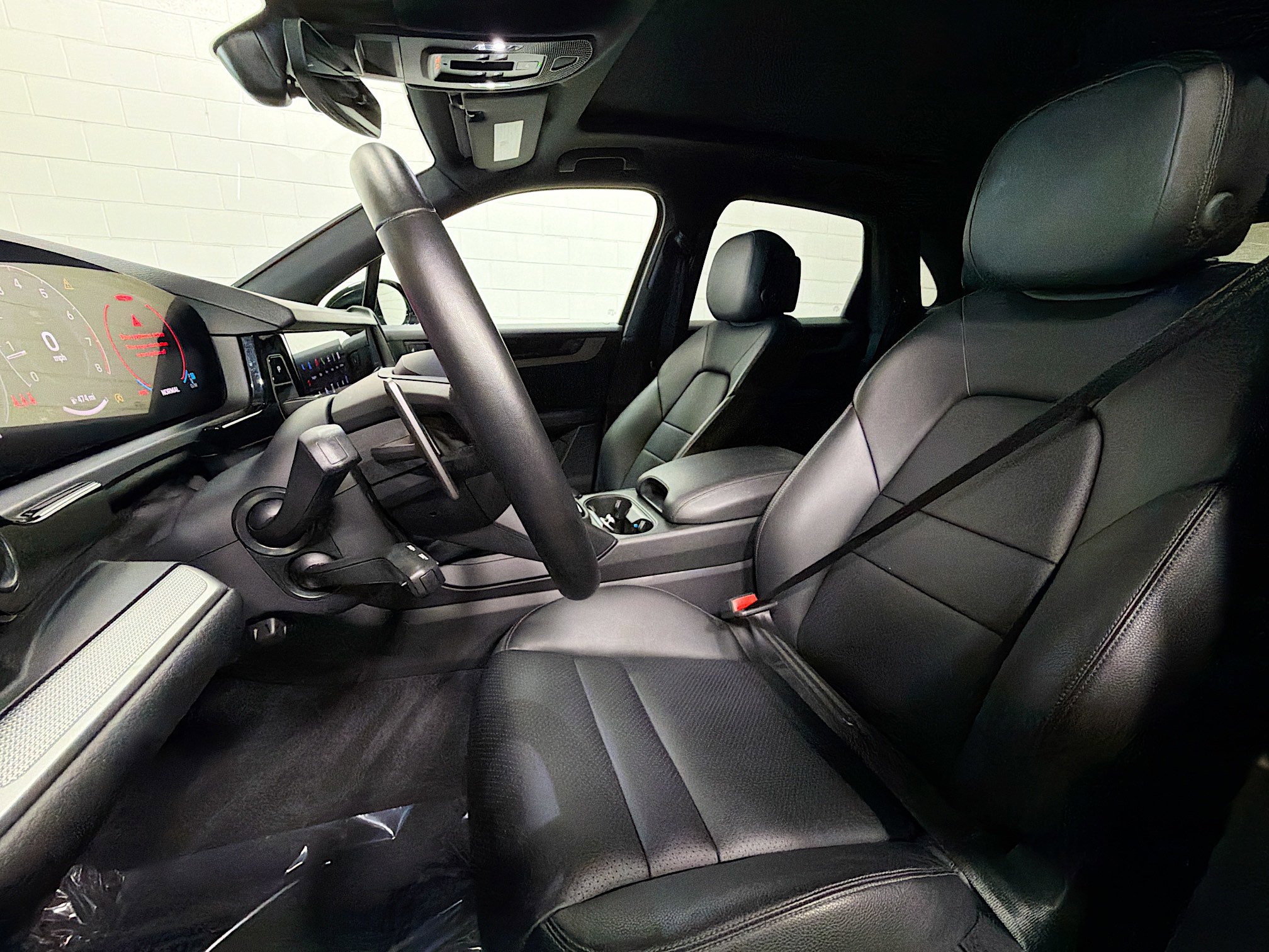 2024 Porsche Cayenne Base photo 4