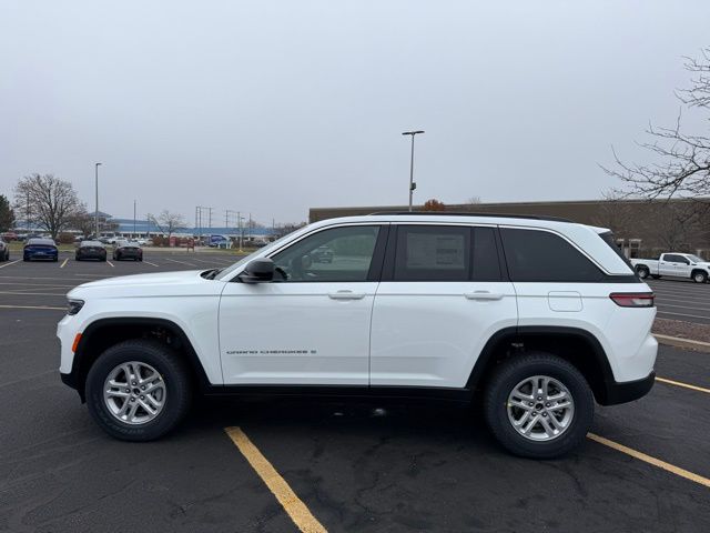 2025 Jeep Grand Cherokee Laredo Altitude photo 4