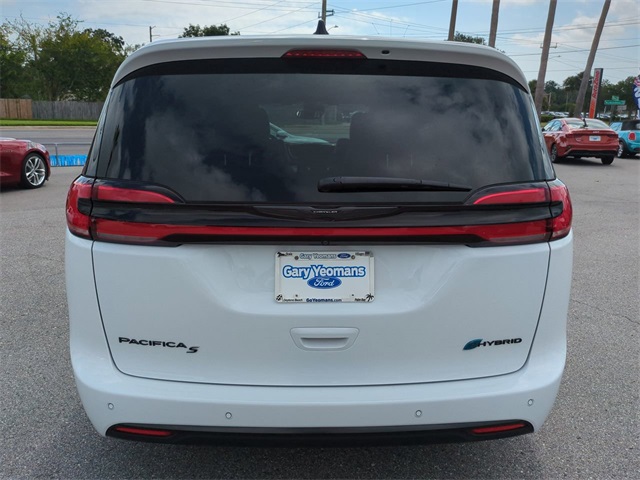 2024 Chrysler Pacifica Hybrid S Appearance photo 3