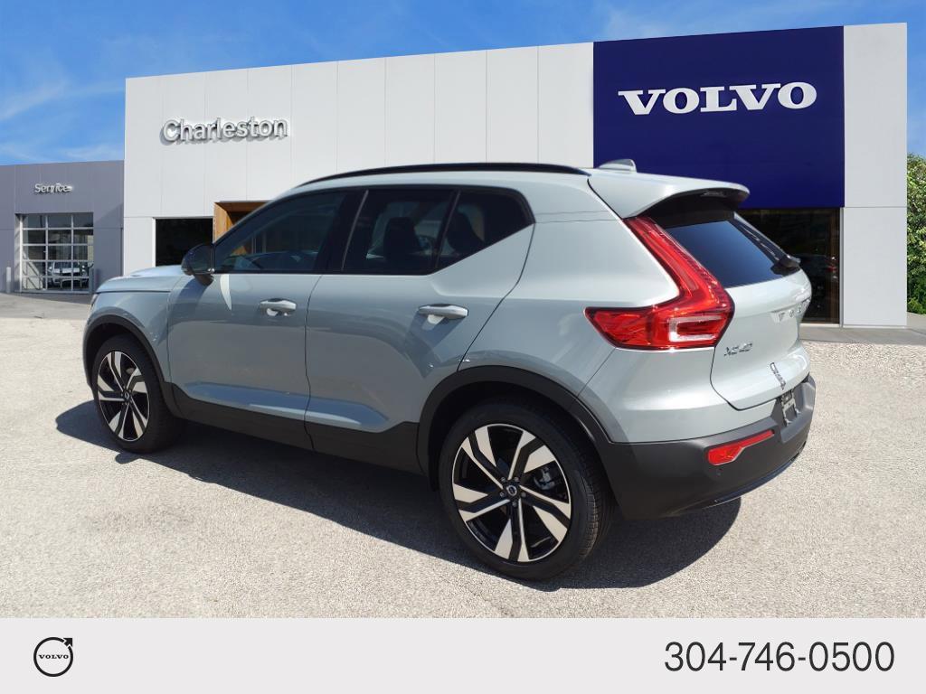 2025 Volvo XC40 Plus photo 5