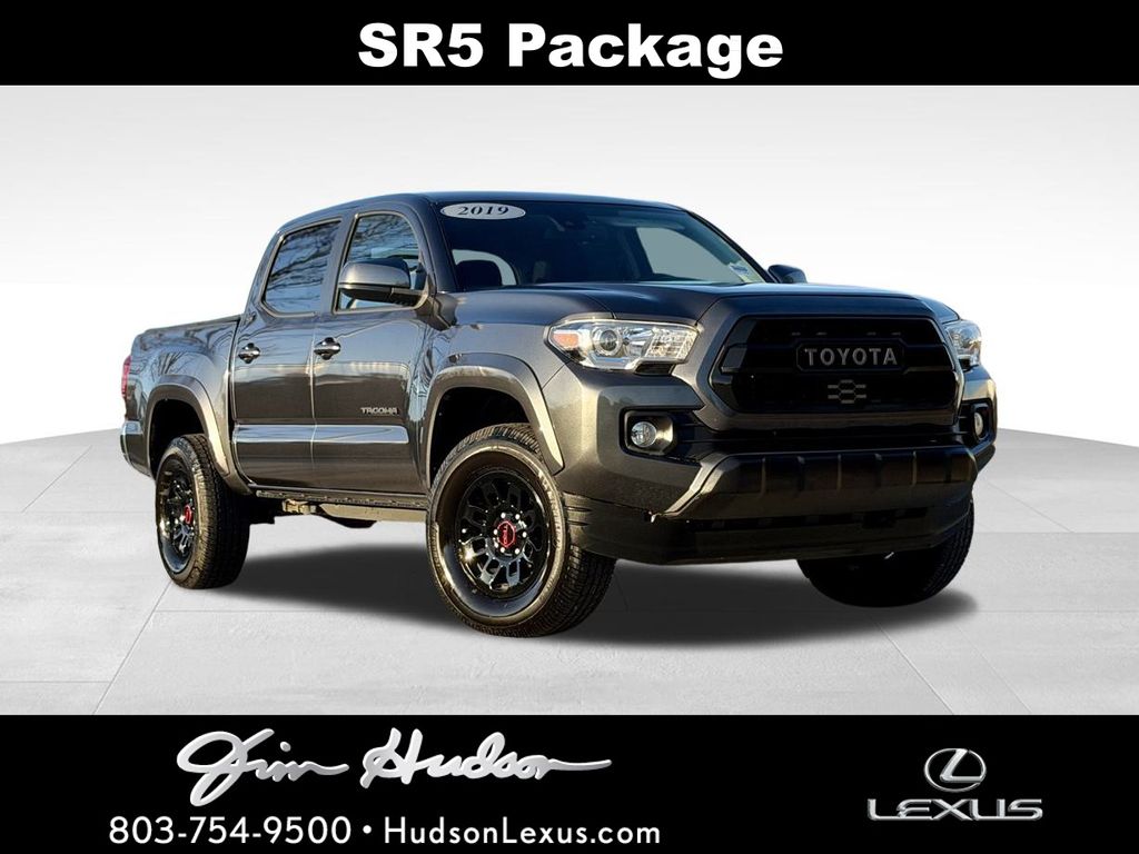 2019 Toyota Tacoma SR5's photo
